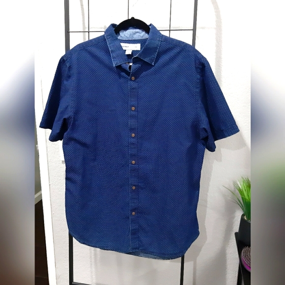 Old Navy Men's Button Down Shirt - Picture 2 of 5